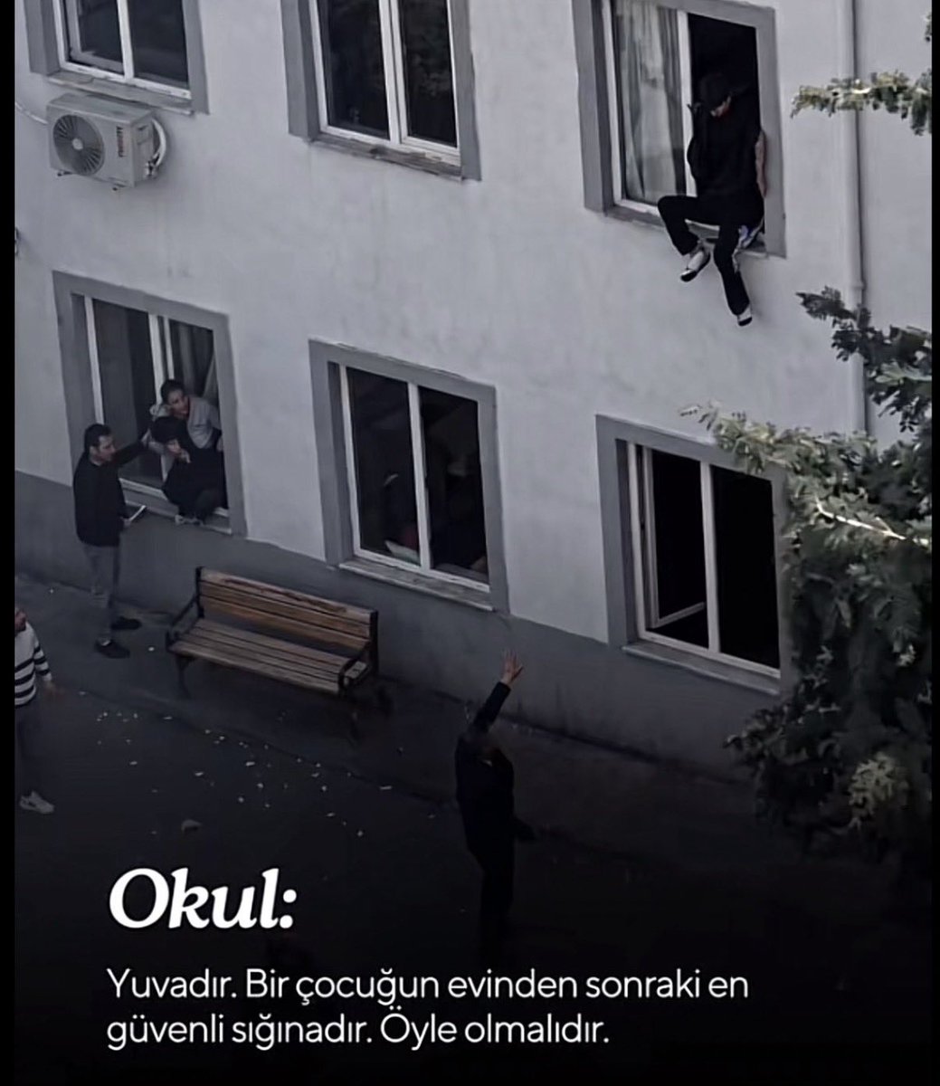 valiyeska's tweet photo. Kaçıncı kez oldu bu olay cidden ya. Bir sürü çocuğun hayalleri olan okulu çocukların korktuğu yer yapıyorsunuz ya hepinize yazıklar olsun cidden. https://t.co/CcN2N91g0Z