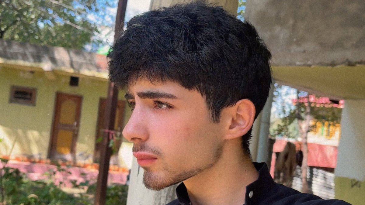 silvertrailll's tweet photo. cut my own hair i look so bad now 💔 https://t.co/5Kz0VErPEN