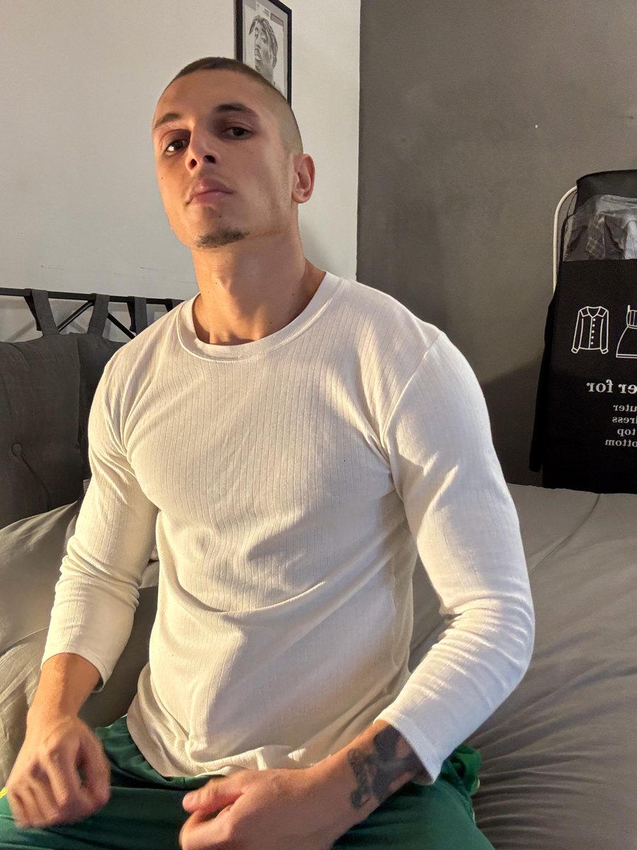 Bigdaddyj7j's tweet photo. am i ur type? https://t.co/RPEMGTaVP1
