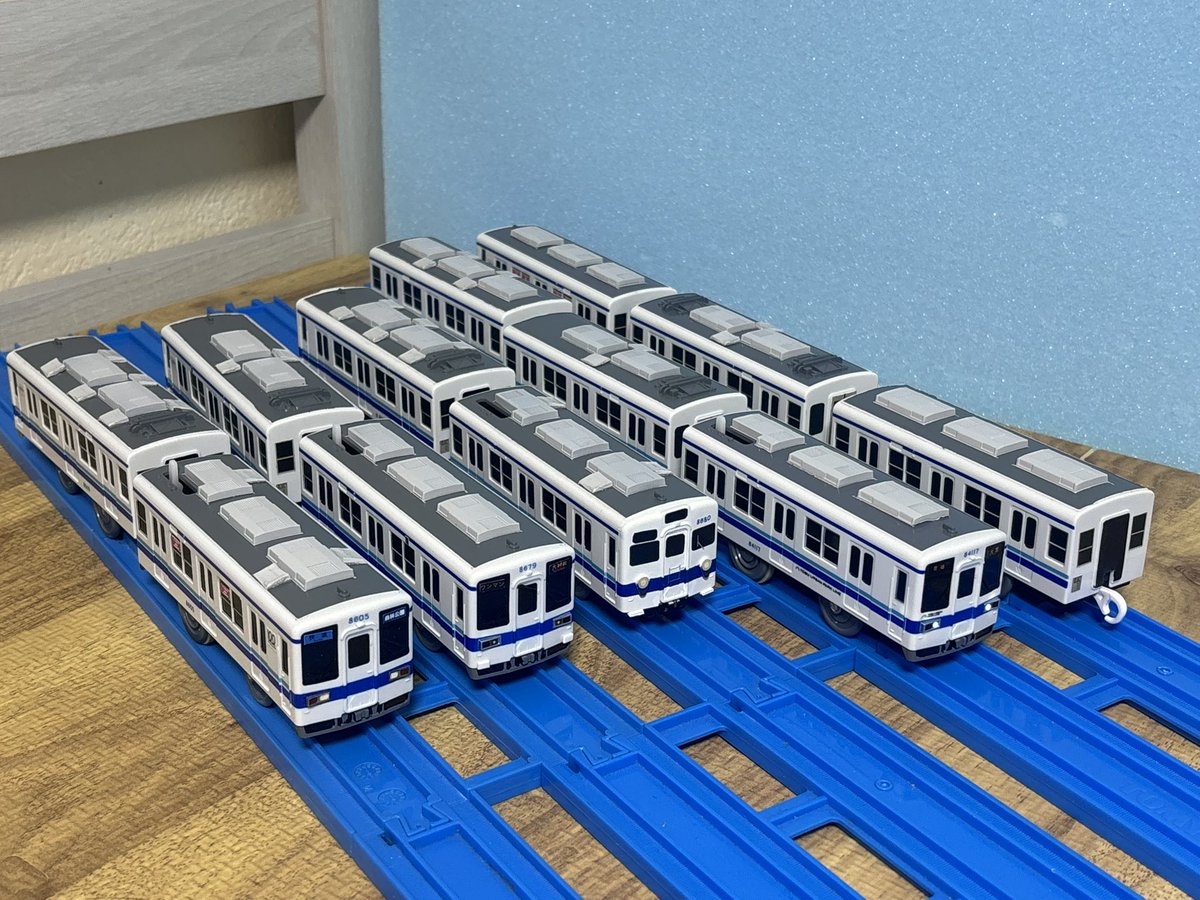KASHIWAtd_8000's tweet photo. #改造プラレール　
東武8000系
8505f、8579f、8580f、81117f
仮完成です！
まだクリアー塗装をしていなかったり
急いで作ったので粗もあるので仮完成としています！

各編成はリプで解説！ https://t.co/AMypC5oaRb