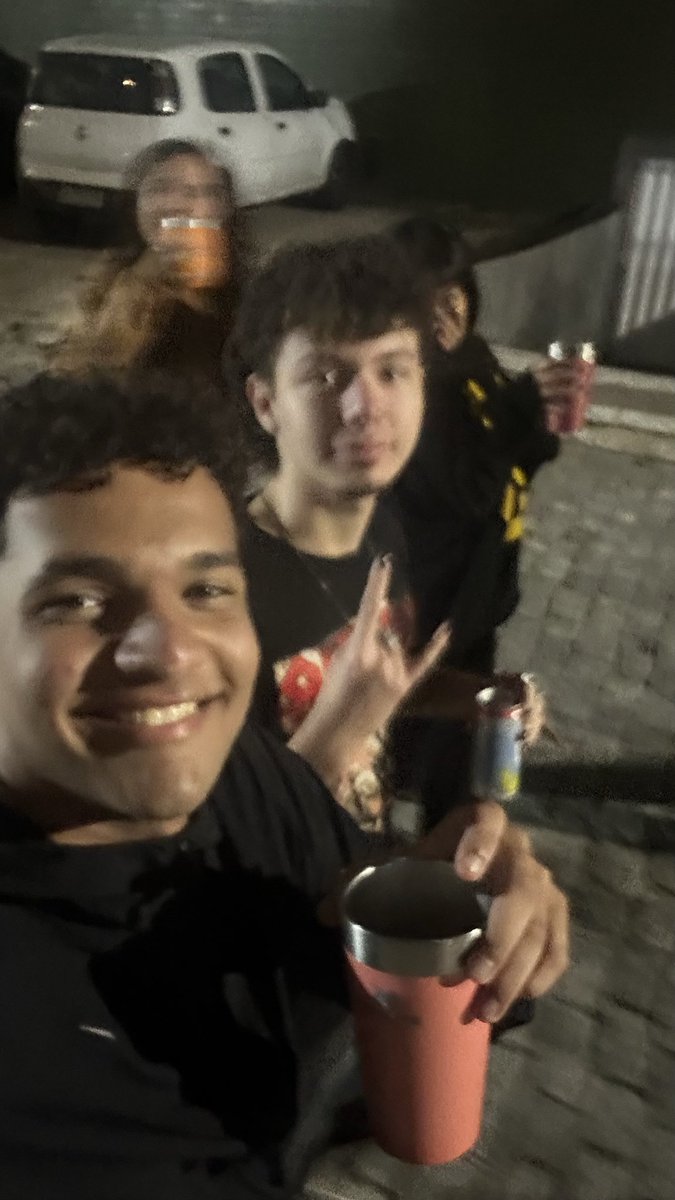 Batlimax's tweet photo. Sdds bacanalix, ontem foi bacanals day e tem uns 3 messes q o grupo n se reúne 🖤 https://t.co/7LmZmlKNmX