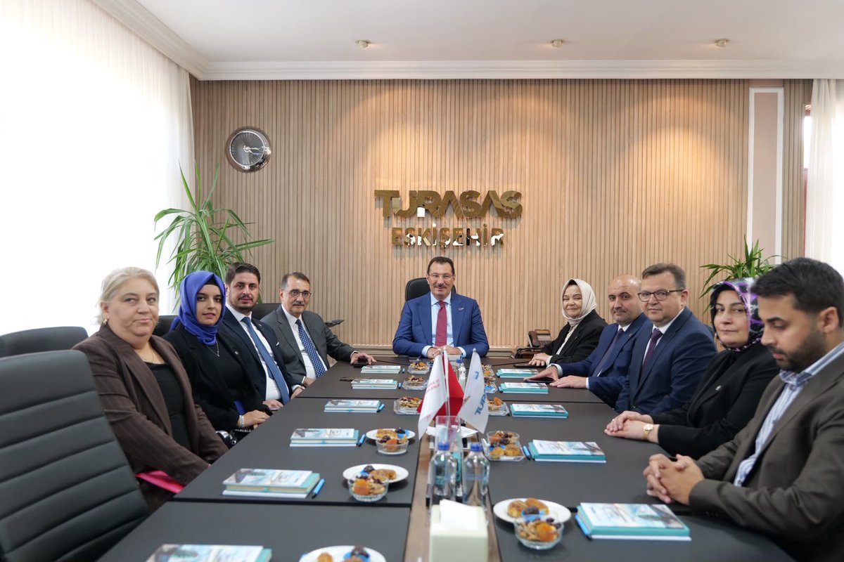 fatih_donmez's tweet photo. Genel Başkan Yardımcımız ve Seçim İşleri Başkanımız Sayın Ali İhsan Yavuz ile birlikte TÜRASAŞ Fabrikamızı ziyaret ederek çalışanlarımızla bir araya geldik.

Şehrimizin sanayi ve üretim gücünü, devam eden çalışmaları ve ülkemizin üretim hedeflerini Bölge Müdür Yardımcımız Sayın Mahmut Erten’ ile birlikte değerlendirdik.

Emekleriyle ülkemizin kalkınmasına katkı sunan tüm TÜRASAŞ çalışanlarımıza teşekkür ediyoruz.