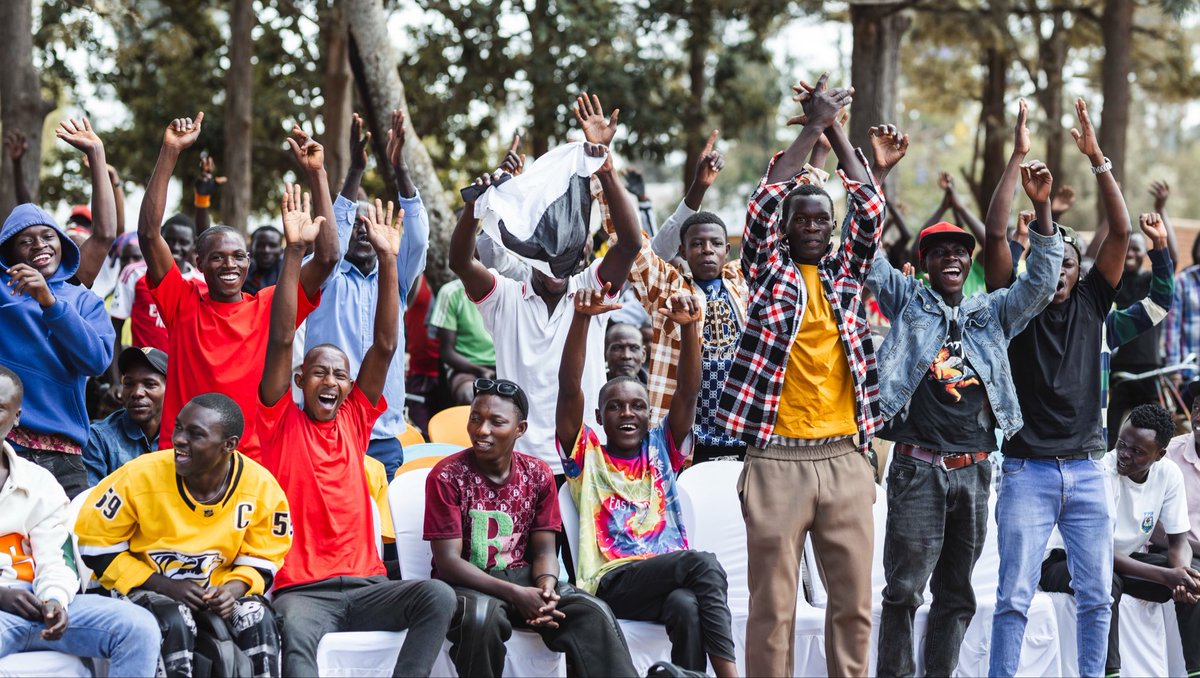 RwandaYouthArts's tweet photo. Uyu munsi, #SoberGen hamwe na #RBAHafiYawe turi mu Murenge wa Ruhuha, Akarere ka Bugesera.

#Ingazi Youth Ambassadors basobanuriye Urubyiruko imikoreshereze n'amahirwe aboneka ku rubuga https://t.co/tPNJSBuCRt.

Dr. SEBAJURI Jean Marie Vianney yatanze ikiganiro kibanze ku buzima bw'imyororokere, inda ziterwa abangavu n'uburyo bwo kwirinda Virusi itera SIDA.

Amashusho: https://t.co/jrDdmodK8d