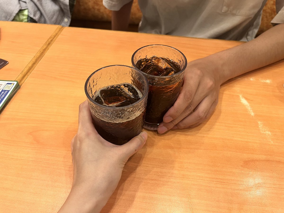 gomachan_cos's tweet photo. 吠り君(@holly_cosp )とサイゼきちゃー！！
今日はほんとお疲れっした！！
コーラ飲んでｸｩｩｩ！！ってなりました🥤 https://t.co/VOn3dipBKN