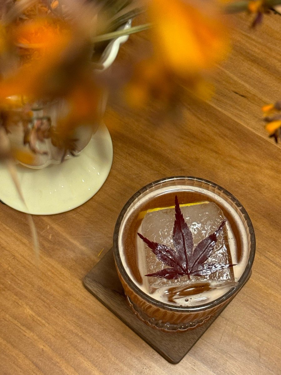 RossieCedeffy's tweet photo. Hoy preparé un refrescante café con hielo y canela! Mezcla 1 taza de café frío, 1 cucharadita de canela y hielo, listo en 5 minutos para tu descanso. https://t.co/jb4sLRO5eS