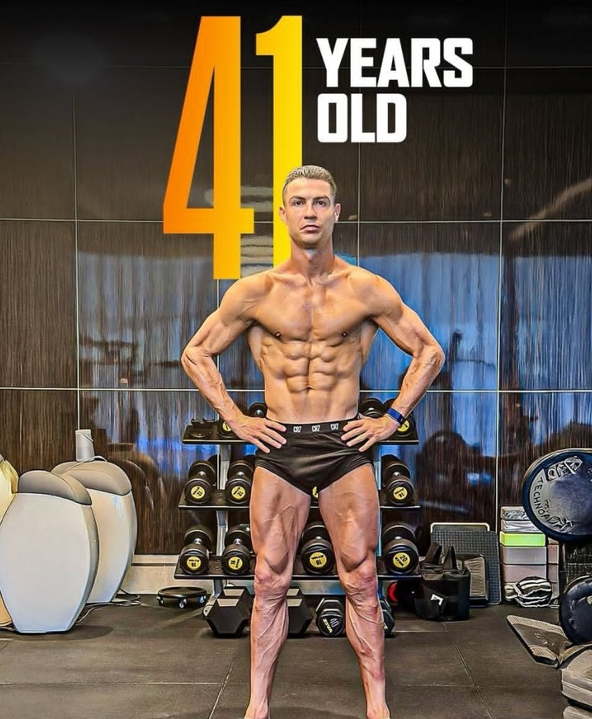 MavixRMCF's tweet photo. Ronaldo physique                Messi physique 
at age 41                                        at age 37 😭 https://t.co/wc6EVsIe4a
