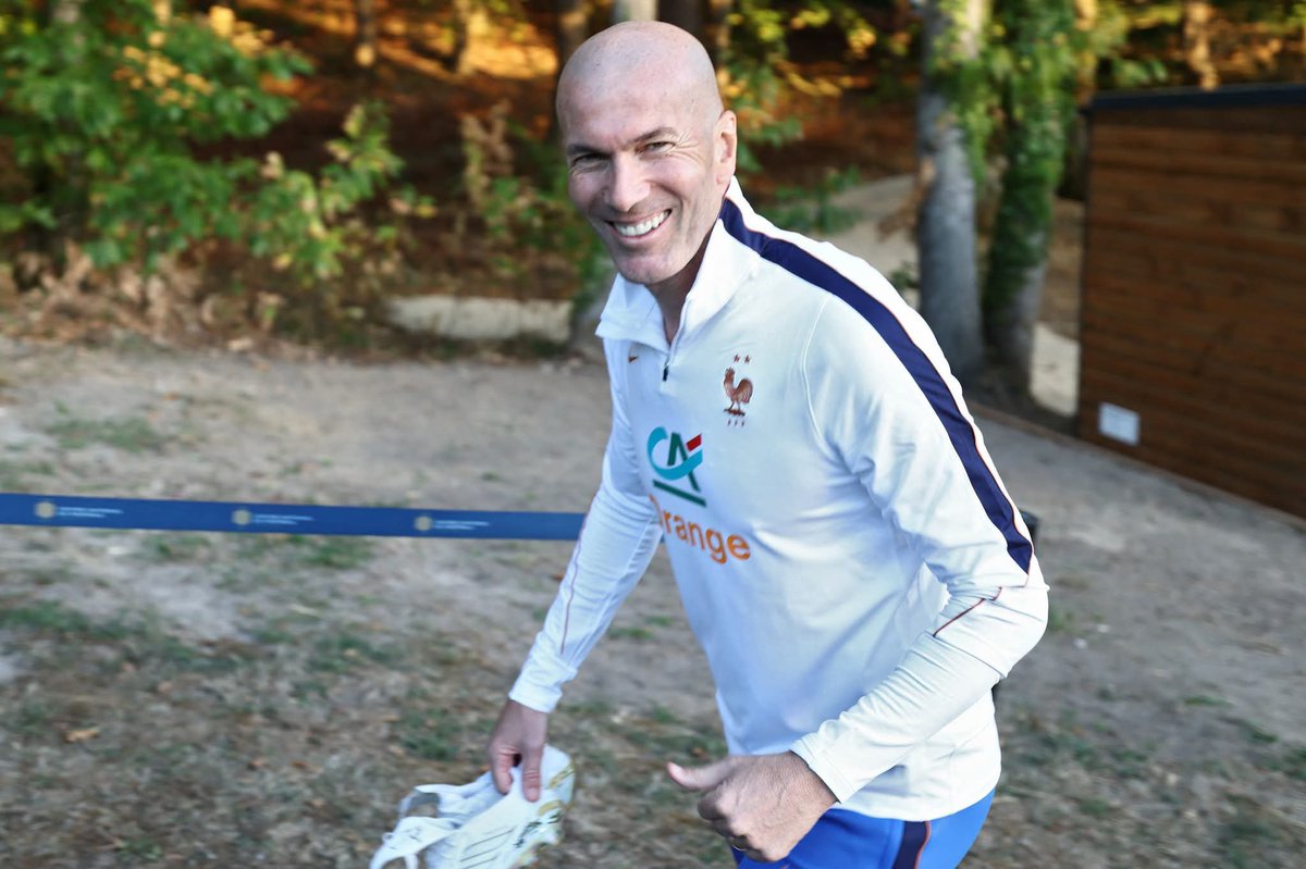 SportPesaBlog's tweet photo. The legend🤩

#LesBleus #Zidane #France https://t.co/CeLccW5i9J