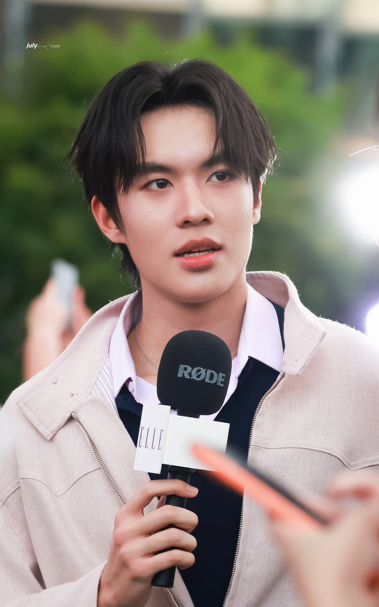 J_julyx's tweet photo. ลุควันนี้น้องธรรมหล่อออแกนิคมาก 😎🤏🏻

ELLE Fashion Week 2026 X THAMMAC

#ELLEFashionWeek2026 
#EFW26ATICONSIAM
#ThamTupthong https://t.co/xgyVSfk6YX