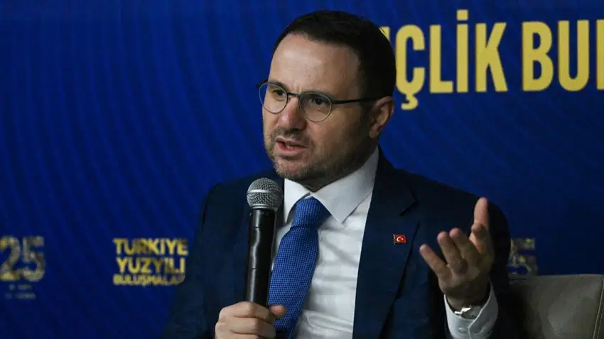 cumhuriyetgzt1's tweet photo. Adalet Bakanı Gürlek'ten yatırımcılara 'hukuk' açıklaması: 'Türkiye en güvenilir, öngörülebilir ülke'

🔴Adalet Bakanı Akın Gürlek, ABD’de katıldığı Küresel İş Zirvesi’nde Türkiye’nin hukuk alanında “dünyada, Avrupa’da en güvenilir, öngörülebilir ülke” olduğunu savundu.

🔴Gürlek, iş dünyasının ticari davaların uzun sürmesine yönelik şikâyetlerini dile getirirken, yatırımcıların hukuk güvenliği ve öngörülebilirlik konusunda zorlanmaması için yeni düzenlemeler üzerinde çalıştıklarını söyledi.