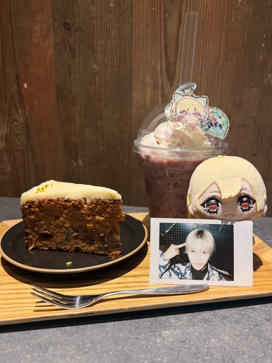 IDOLATRY_Ol3's tweet photo. 二部のチケお譲りできて観にいけた良かった〜けど現場後に行ったのは失敗しました気持ちが映画の内容にひっぱられてぼーっとして頭痛いしりょうくんの記憶薄れててまずい、とりあえずこの映画は全人類見るべきだし全国で九劇場での公開とか意味わからないことしてないで今すぐに全国上映してください。 https://t.co/pWhHntELf5
