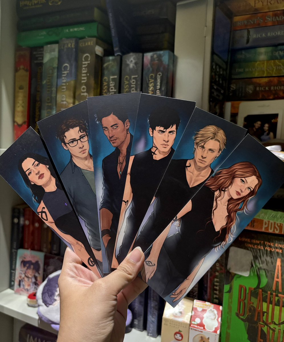 MLNTCOCO's tweet photo. My TMI bookmark set is finally here!!

THEYRE SO GORGEOUS WTH😭😭😭 https://t.co/5Qs0wgzrJ2