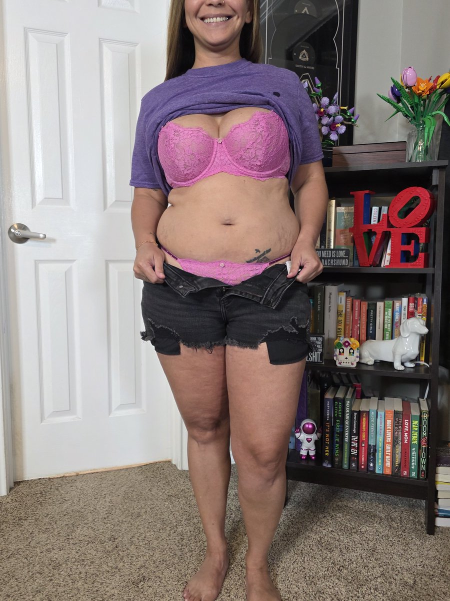 Ameliathemilf's tweet photo. Do you like it better on or off? https://t.co/oslL9DyH98