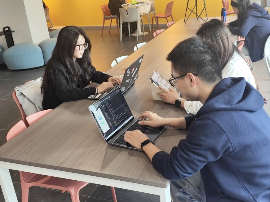 alisl086785's tweet photo. Our tech club’s weekend coding workshop just wrapped up! Beginners got hands-on practice with Python basics, shared cool project ideas and made new friends. Stay tuned for more fun learning events! https://t.co/LdSuIh3DXI