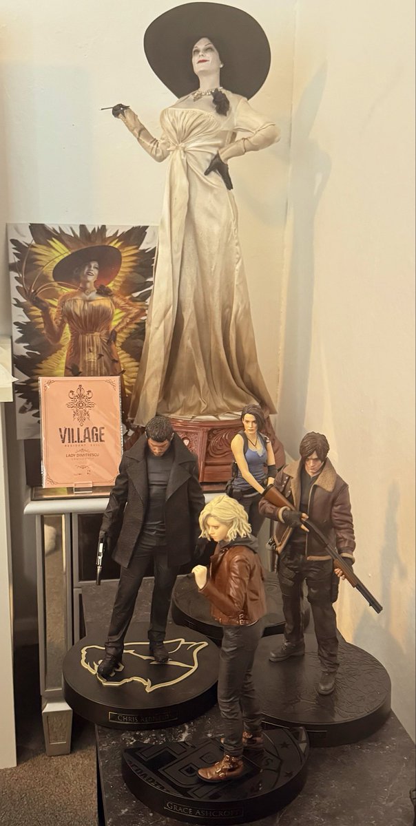 slc_knight's tweet photo. Absolutely in love with this statue, the Grace Ashcroft Capcom Figure Builder is CRAZY GOOD. The Japanese one looks more detailed than the pictures I seen. Can’t wait to connect the base with Leon once he arrives. #GraceAshcroft #REBHFUN #BIOHAZARDREQUIEM https://t.co/SKt2pg02A2