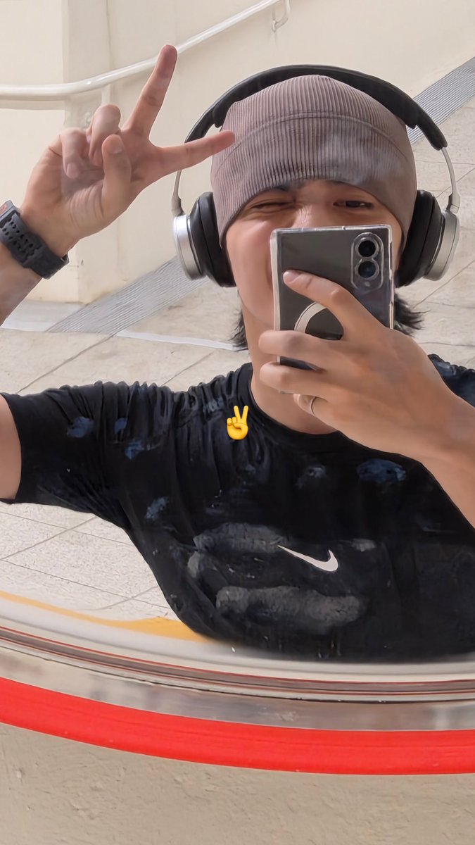 l_d_rabbit's tweet photo. 🍒🎧😇 https://t.co/JPnJ1jlLHK