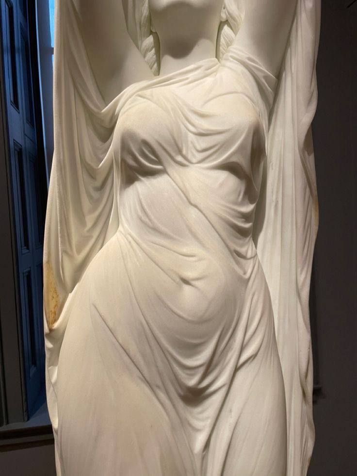gothicornate_'s tweet photo. timeless beauty, sculpted in every fold https://t.co/hiMD15rek1