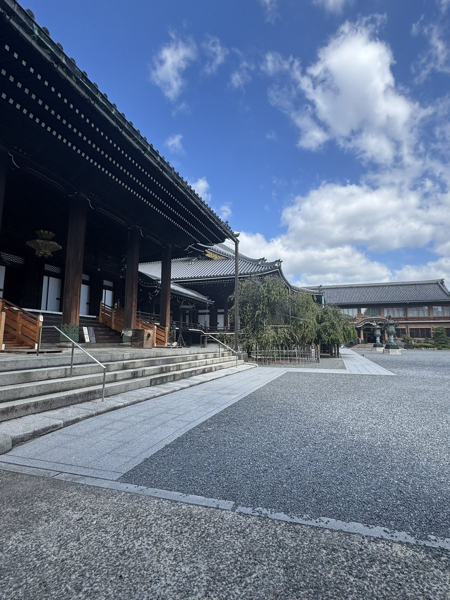 na2mi0909's tweet photo. 土曜日の昼から妹と甥っ子と京都へ3泊4日の旅行へ行ってきました。
3日目に奈良と大阪へ。
関西は台風の影響が少なく、傘や羽織物を持って行きましたが暑くて荷物なだけでした😅
鹿との写真は妹から送られてきました😓
いつの間に笑。 https://t.co/fwP1xbLd6S