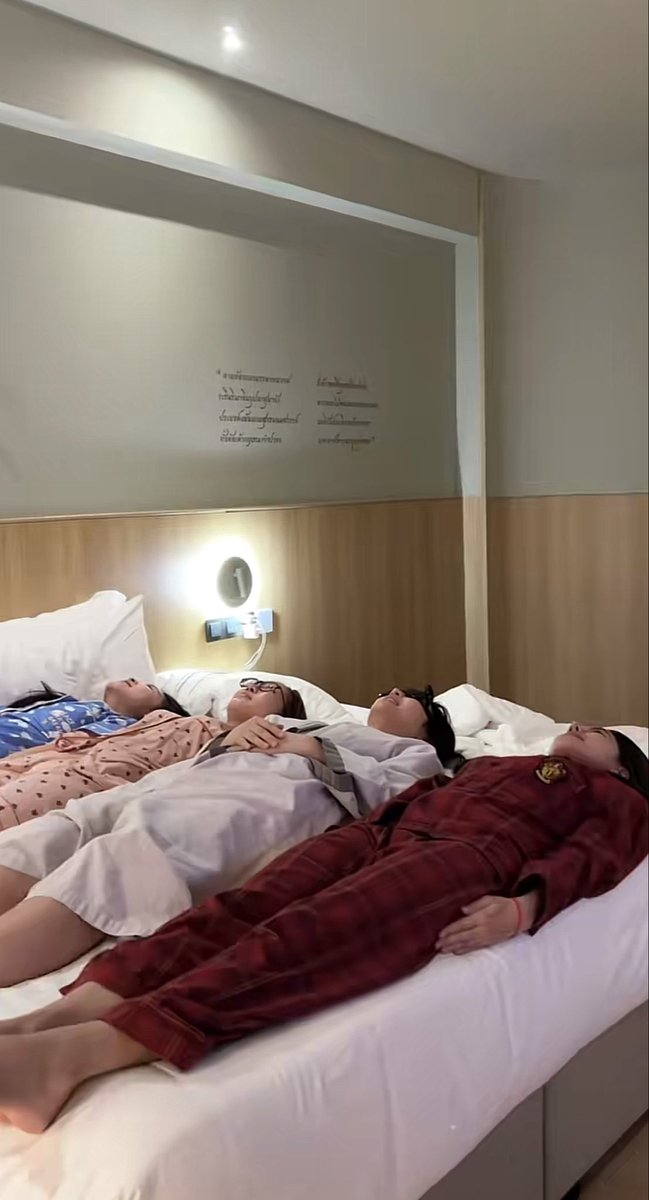 jaylinnn119's tweet photo. ภาพในหัวคือ เหมือนตอน ไลฟ์รำถวายพระแอปเลย55555555 https://t.co/mbZnTNKC9r