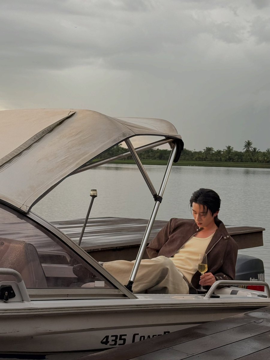 imnotblooming's tweet photo. หนูจิ๋วที่สุดเลย ชอบน้องเอสใส่สีน้ำตาลจัง น่ารัก 🤎🛥️🌅

#est_rvp @EstRvp https://t.co/NWKS81QVAW