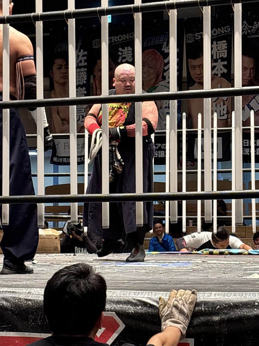 wwafc1's tweet photo. メインイベント
蛍光灯4面タッグデスマッチ
アブドーラ小林&amp;山下りな
#bjw https://t.co/tjK01uiVe1