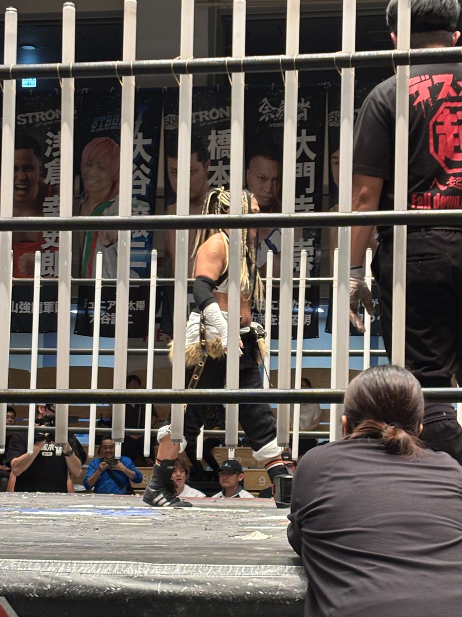 wwafc1's tweet photo. メインイベント
蛍光灯4面タッグデスマッチ
アブドーラ小林&amp;山下りな
#bjw https://t.co/tjK01uiVe1
