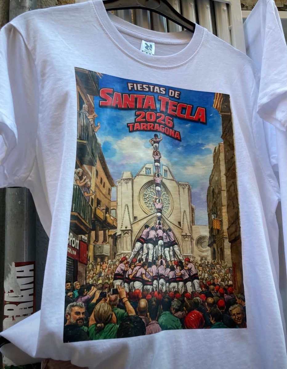 JordiSerracant's tweet photo. En Fermí Carré, cosí de ma mare, s'ha passat mitja vida pintant Altafulla i Tarragona. Algú ha cregut que fora bona idea piratejar un dels seus quadres, potinejar-lo amb IA i vendre samarretes com a souvenir xaró. En castellà, esclar.
@MiquelBonet_ @diaridtarragona https://t.co/AkfgAzrps8