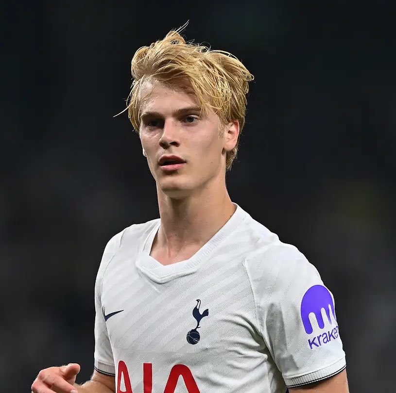 THFCFiles's tweet photo. 🚨 #thfc midfielder Lucas Bergvall in a recent interview:
"Now that I’m older &amp; I realized that they most likely paid for this out of pocket, this made me appreciate teachers more as they are criminally underpaid"

[@totnumjoe 🥇/🥈] https://t.co/ACC1dp4KFi