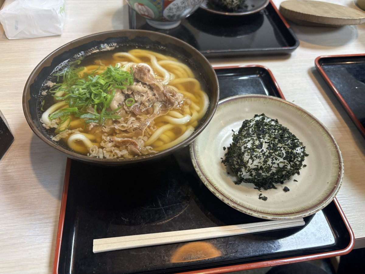 shi7681's tweet photo. 本日は永田詩央里さんオススメのどんどんうどんへ！

安定しておいしいので皆様も山口広島に来た際はぜひ！ https://t.co/EOkFHXBf0s