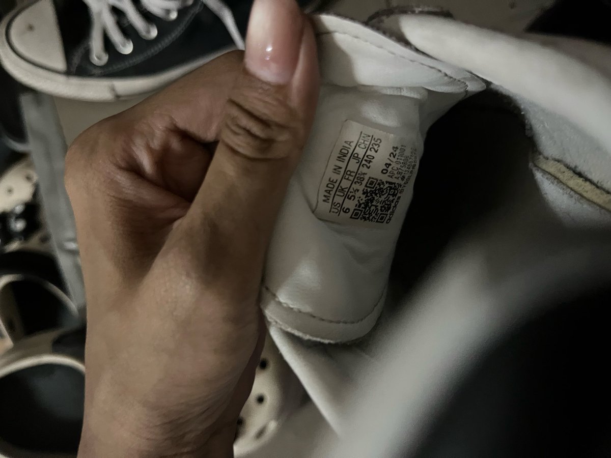 jerinjeryn's tweet photo. 👟 Samba OG 🖤
Size 23.5 cm. สภาพตามภาพนะคะ ขอคนรับสภาพได้ค่าา 🫶🏻 แม่ค้าทำความสะอาดเพิ่มเติมก่อนจัดส่งค่ะ ✨
💸 ราคาตามภาพ รวมส่งแล้ว
สนใจสอบถามเพิ่มเติม / ขอรูปเพิ่ม ทักมาได้เลยน้า 💌
#SambaOG #AdidasSamba #รองเท้ามือสอง #ส่งต่อรองเท้ https://t.co/uNgrNzB5ts