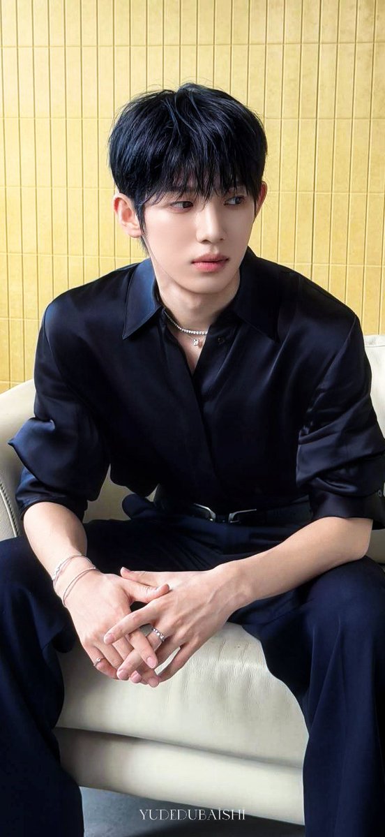 5mkjev's tweet photo. 作品沉淀实力，时尚拓展边界，朴时宇未来可期✨
작품으로 실력을 쌓고 패션으로 경계를 넓히는 박시우 앞으로가 기대됩니다✨
期待朴时宇带来更多的造型和作品！

#PARKSIWOOINMILAN
#PARKSIWOO
#박시우 https://t.co/mrdOunoF93