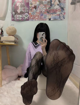 leeharkin7's tweet photo. 網タイツの方がこーふんするって本当ですか？ https://t.co/5YeImBmTBF