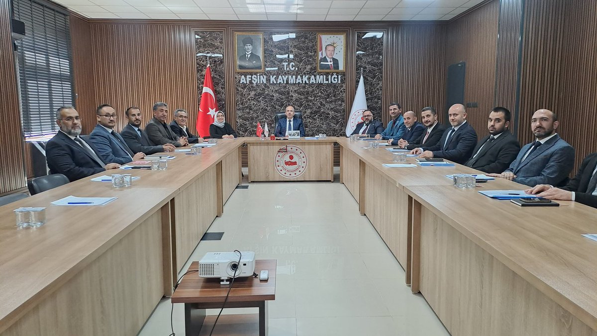 pazarcikmuft's tweet photo. İLÇE MÜFTÜLERİ TOPLANTISI AFŞİN’DE GERÇEKLEŞTİRİLDİ

İl Müftüsü Dr. Hasan Hüseyin GÜLLER’in başkanlığında gerçekleştirilen İlçe Müftüleri Toplantısı, İlçe Müftümüz Ali Osman UŞAK’ın da katılımıyla Afşin İlçe Müftülüğünün ev sahipliğinde düzenlendi.

@aliosmanusak https://t.co/vT0ywA0NyY