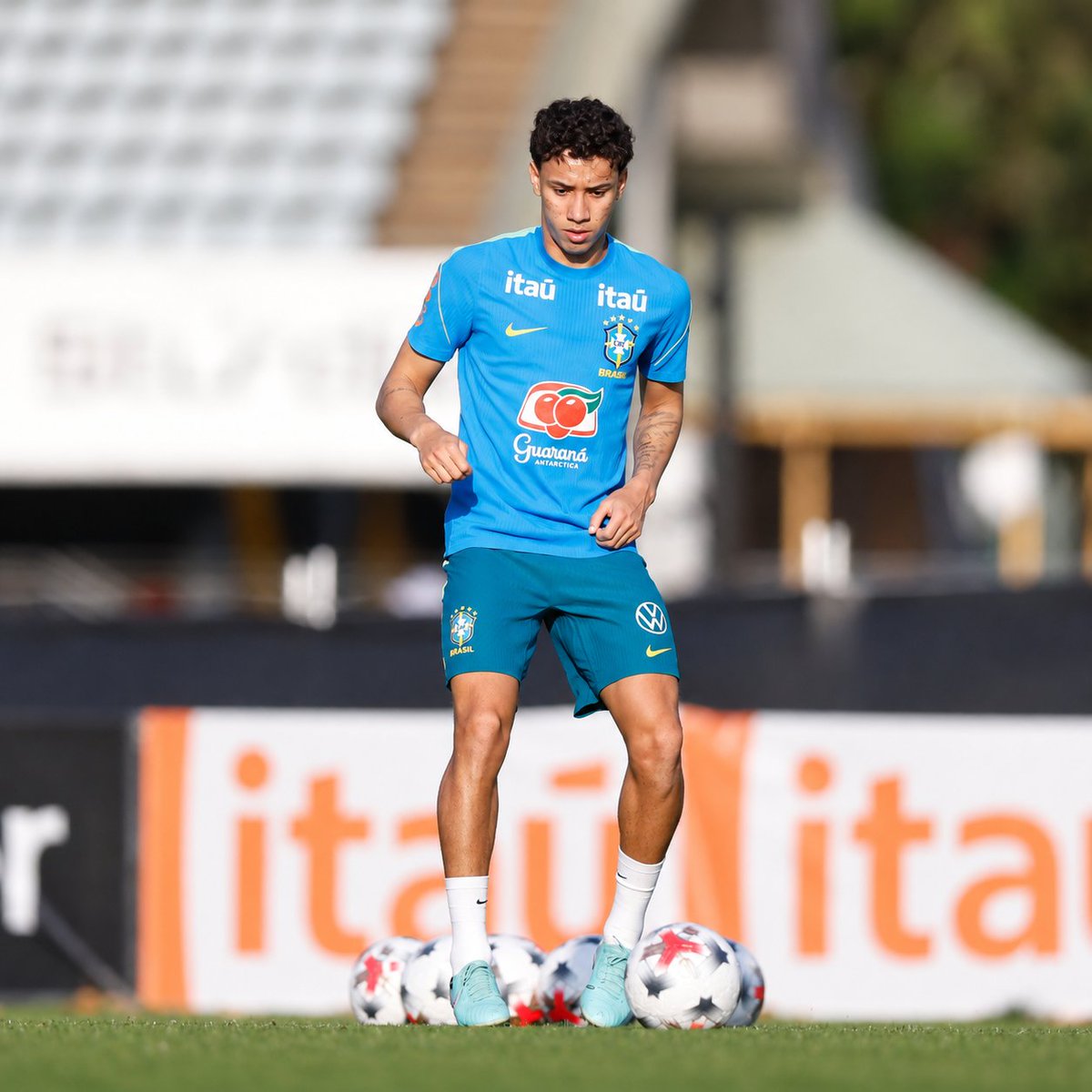 sfc_editx's tweet photo. Goodtime no treino da seleção https://t.co/W0OFOqA9qP