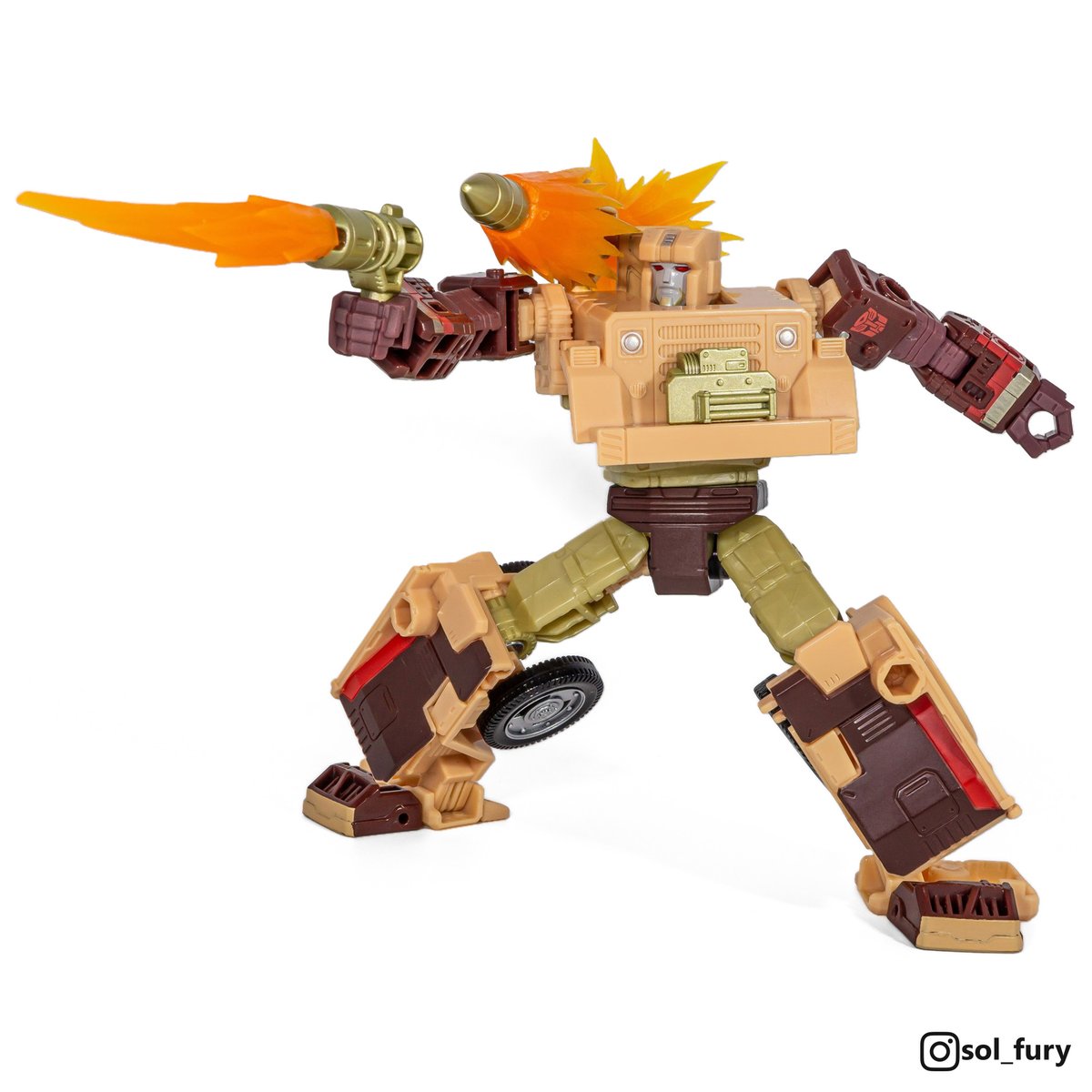 SolFury's tweet photo. Three years later, I'm still amazed this obscure guy was a mass retail release and Hound was exclusive.

Detritus - Transformers Legacy Evolution (Deluxe class, 2023) 

#transformers #toyphotography #transformerstoys #transformerslegacy #transformersgenerations https://t.co/H7ctLqvgCH