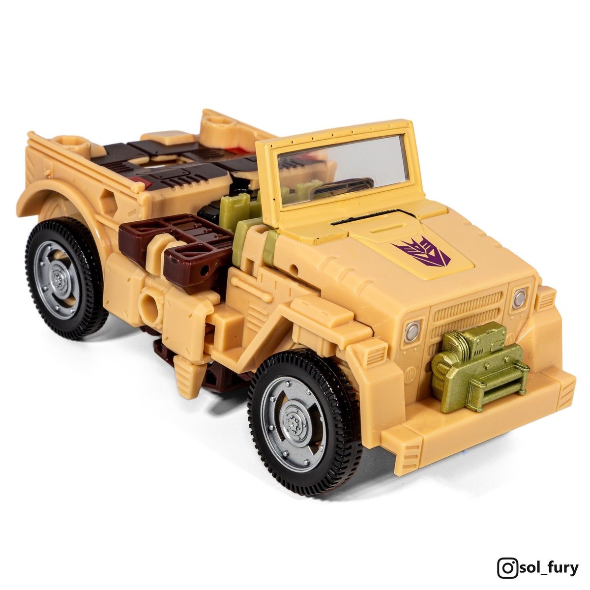 SolFury's tweet photo. Three years later, I'm still amazed this obscure guy was a mass retail release and Hound was exclusive.

Detritus - Transformers Legacy Evolution (Deluxe class, 2023) 

#transformers #toyphotography #transformerstoys #transformerslegacy #transformersgenerations https://t.co/H7ctLqvgCH