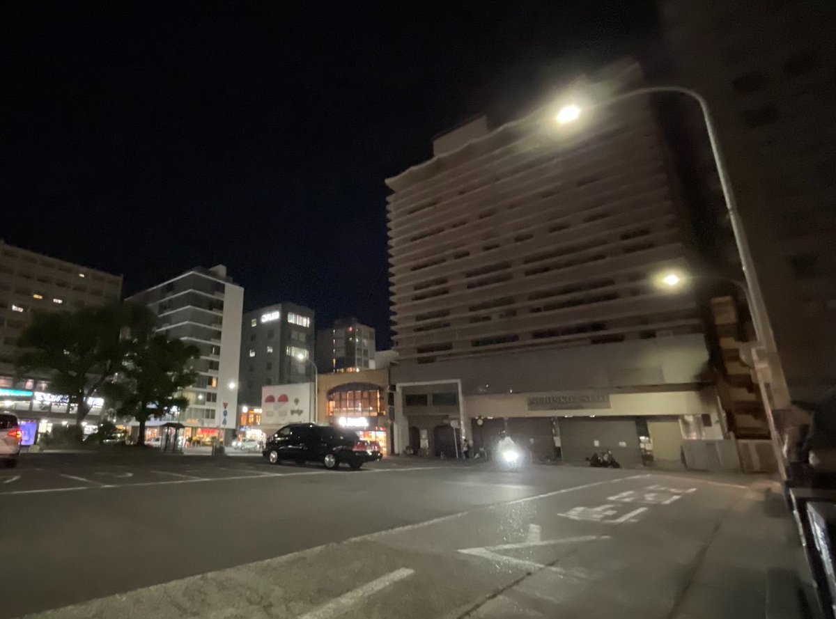 kasei_azurea's tweet photo. 四条大宮のあのビルが真っ黒なだけですんごい寂しさを感じるよね。 https://t.co/5x9XygWesP