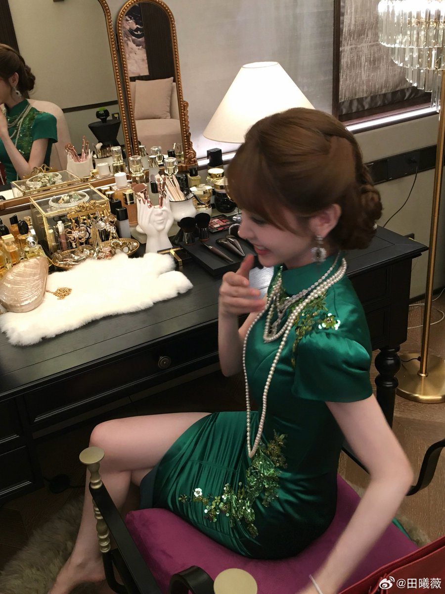 bluurina_vv's tweet photo. รู้ว่าคนชอบก็ลงบ่อยจังนะกี่เพ้าเขียวเนี้ย แล้วดูชุดดูท่านั่งชีนะ 🫠🫠 มีหน่วยงานไหนเข้ามาช่วยมาคุมพฤติกรรมยัยคนสวยนี่หน่อยได้มั้ย เล่นกับใจจั้นหลายทีละ https://t.co/nVOnduTkvS