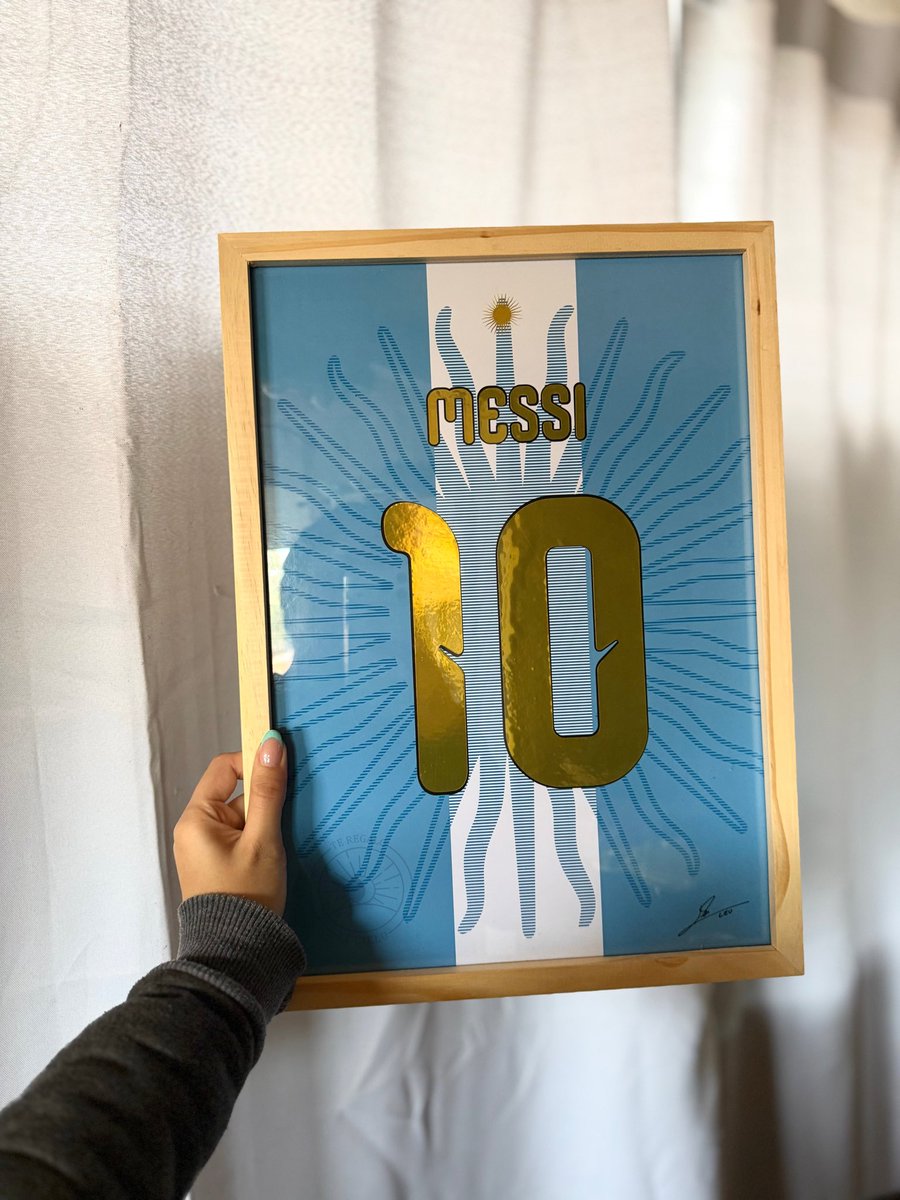 bianpuki's tweet photo. Ayer ordenando un cajón encontramos papel dorado y nos pusimos a hacer unas pruebas y miren cómo quedó ✨ https://t.co/DKjuKHalls