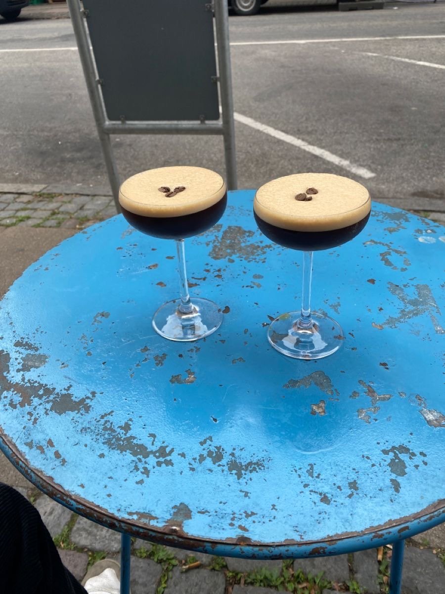 galactamelanin's tweet photo. 2 espresso martinis please! 🍸 https://t.co/s8KyuLoiqb