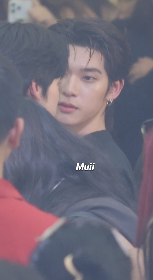 cosmosforttp's tweet photo. the immediate gaze shift when por caught him looking!!! this shot is sooooo insane i dont even know explain it. i meann his gaze omgg??? 😭😭😭

#TEETEEPORATEFW26 #teeteepor 
https://t.co/wyrqrQFnWh https://t.co/JABeysdPR9