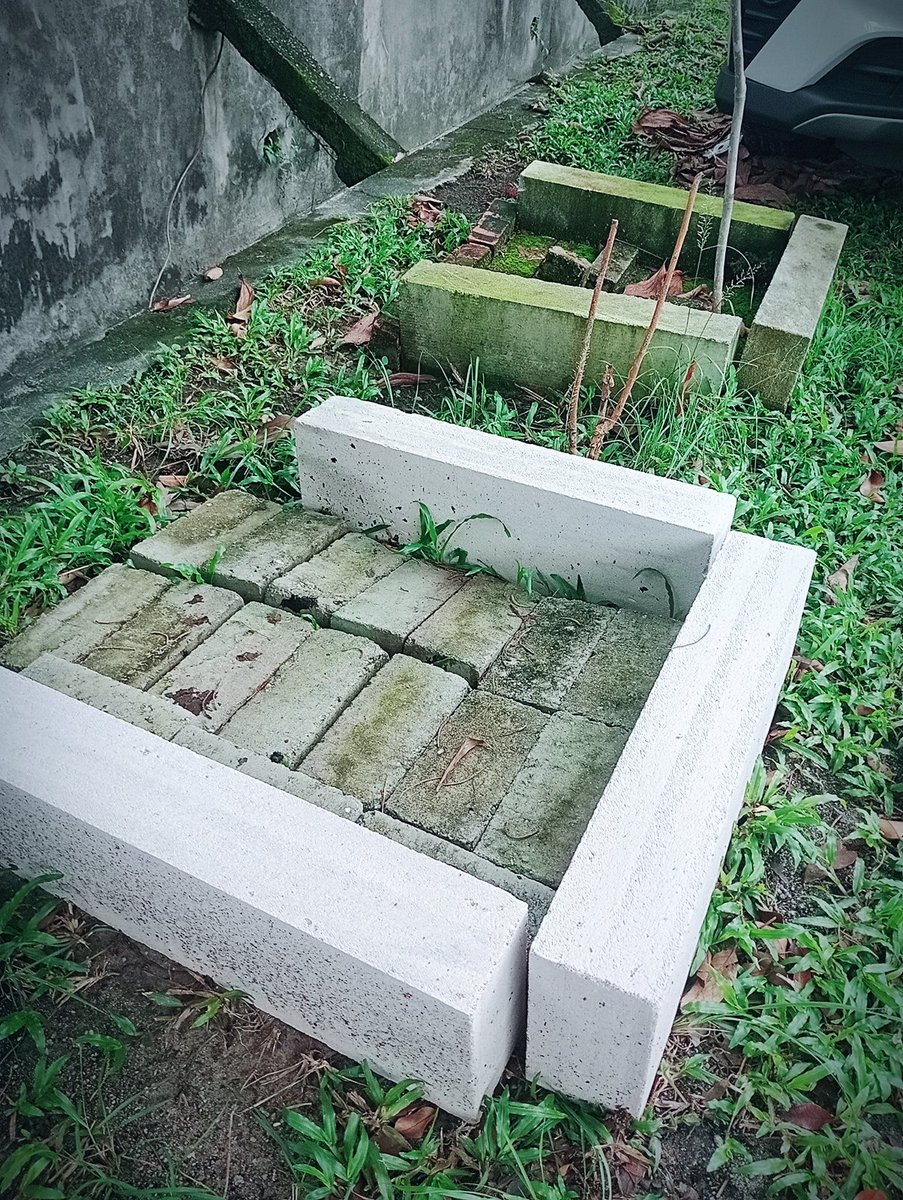 blush_yuyu's tweet photo. #CatGrave
Nampak cantik kubur banban lepas susun batu baru, cuma kubur kuntum batu dah berlumut sikit ๐ค
#pusarabanban #pusarakuntum #kucing #kuburkucing #pets #neko #kucingkesayangan #catlover https://t.co/t8U6jAA46J