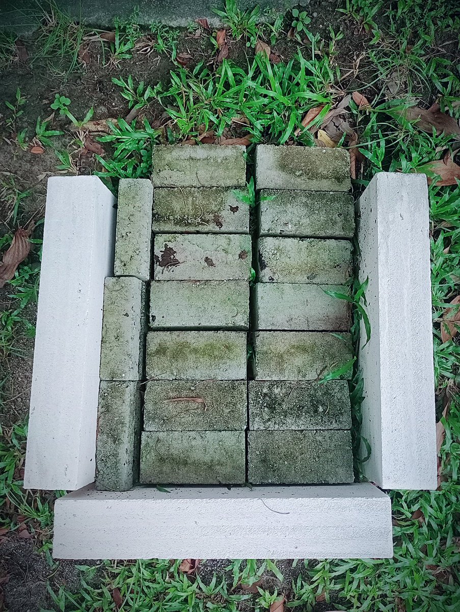 blush_yuyu's tweet photo. #CatGrave
Nampak cantik kubur banban lepas susun batu baru, cuma kubur kuntum batu dah berlumut sikit ๐ค
#pusarabanban #pusarakuntum #kucing #kuburkucing #pets #neko #kucingkesayangan #catlover https://t.co/t8U6jAA46J