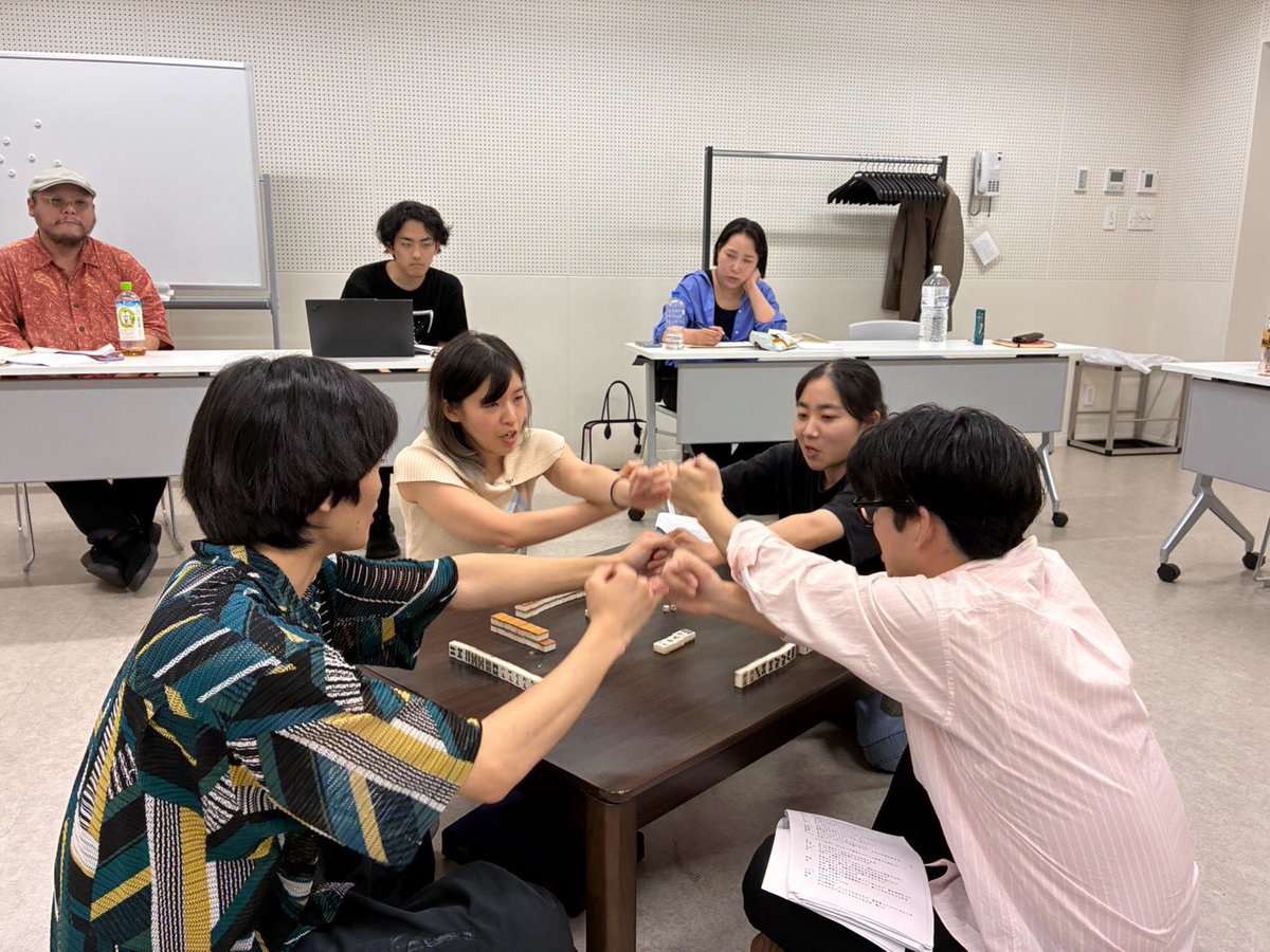 wangung_cycle's tweet photo. 台風が過ぎ去り、今日の稽古はゆったりとしっかり積み重ねつつ、全員のアイデアを少しずつ形にして、僕だけが描いた本の意思にみんなの気持ちが乗っかってる感じがすごく嬉しいです。
ここからどんどん作り込む！

あの2人がついに邂逅しましたね。

予約はこちら
https://t.co/8hkNSlnBj7 https://t.co/wxoGZjmVFb