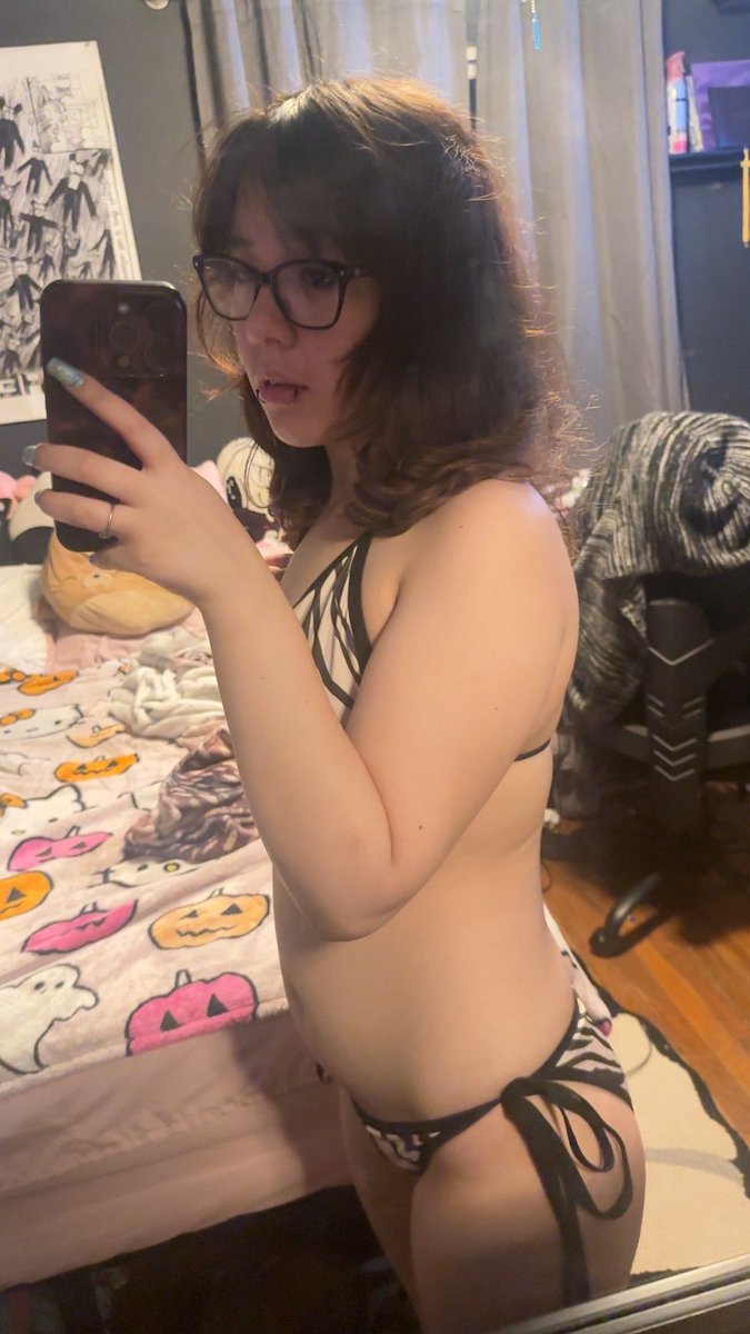 dr3amer111's tweet photo. rip to the bikini i never got to wear out this summer https://t.co/mZ5MIDPgbC