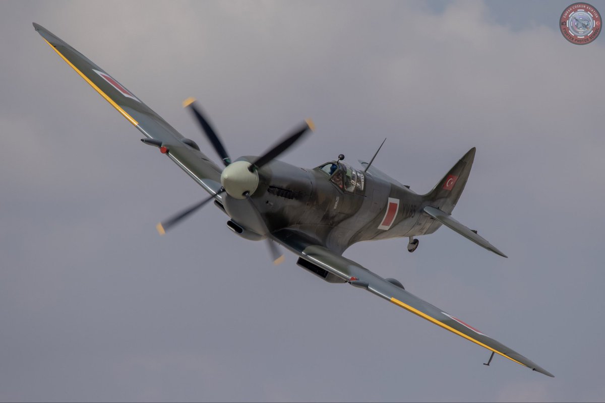 Pars071014's tweet photo. Spitfire Mk. 9.
Tersteki pozu geçen sene bulanık çıkmıştı, bu sene büyük ölçüde net. Uçak yaklaşık 1 km irtifada tersteyken makinemi yüksek hızlı seri çekim moduna alarak deklanşöre bastım ve geçen seneden yarım kalan mevzuyu hallettim. https://t.co/NiQOFmqv4h