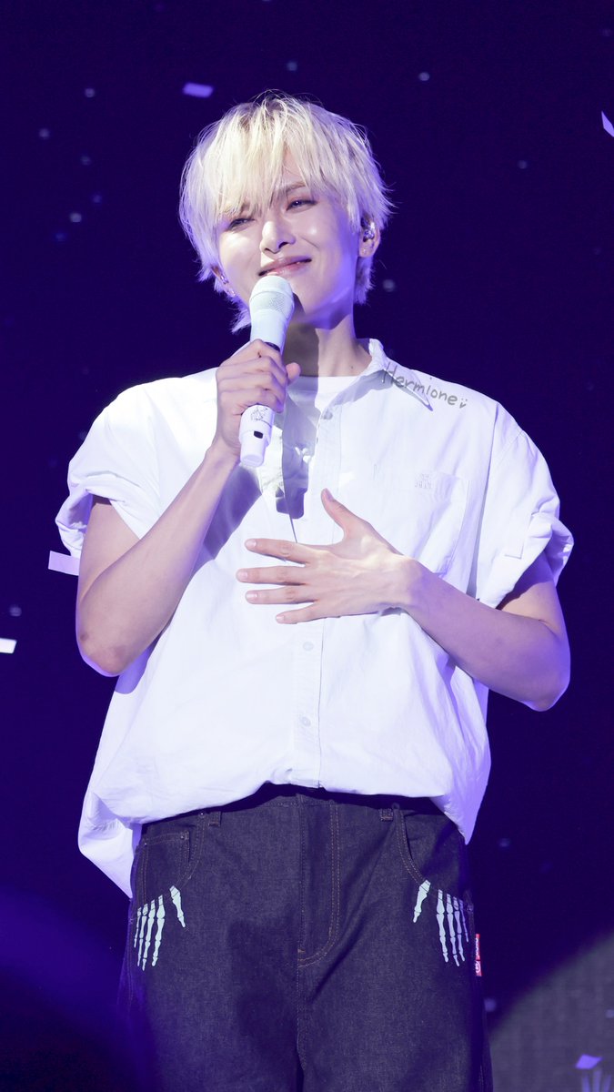 hlr005's tweet photo. 260920 DIVE TO BLUE IN HK 

Like a star,You're my star✨

#려욱 #RYEOWOOK #リョウク #厲旭
#슈퍼주니어 #superjunior @9ryeong9 https://t.co/LwjxArvk58