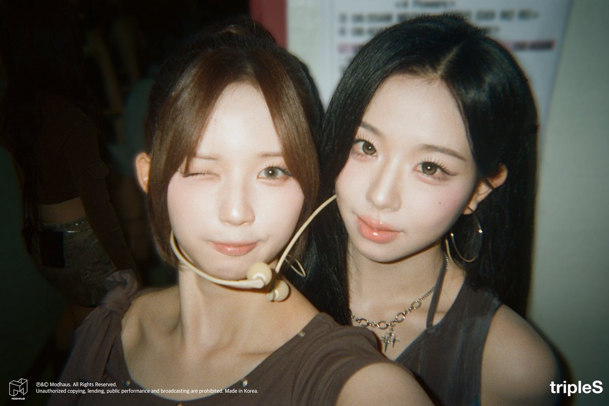 Cel3ius's tweet photo. From tripleS l 음악방송 필름비하인드 
#tripleS #트리플에스 #JiWoo #이지우 https://t.co/oeaqinhx82
