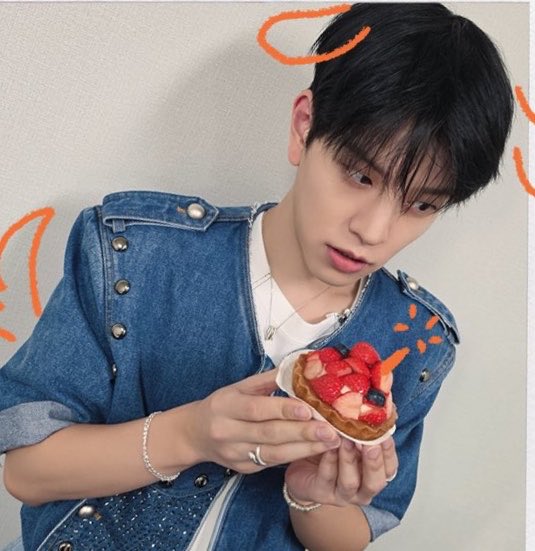 SEUNGM1NE's tweet photo. HAPPY SEUNGMIN DAY 🥳🎂 https://t.co/EQbXjEmP2E