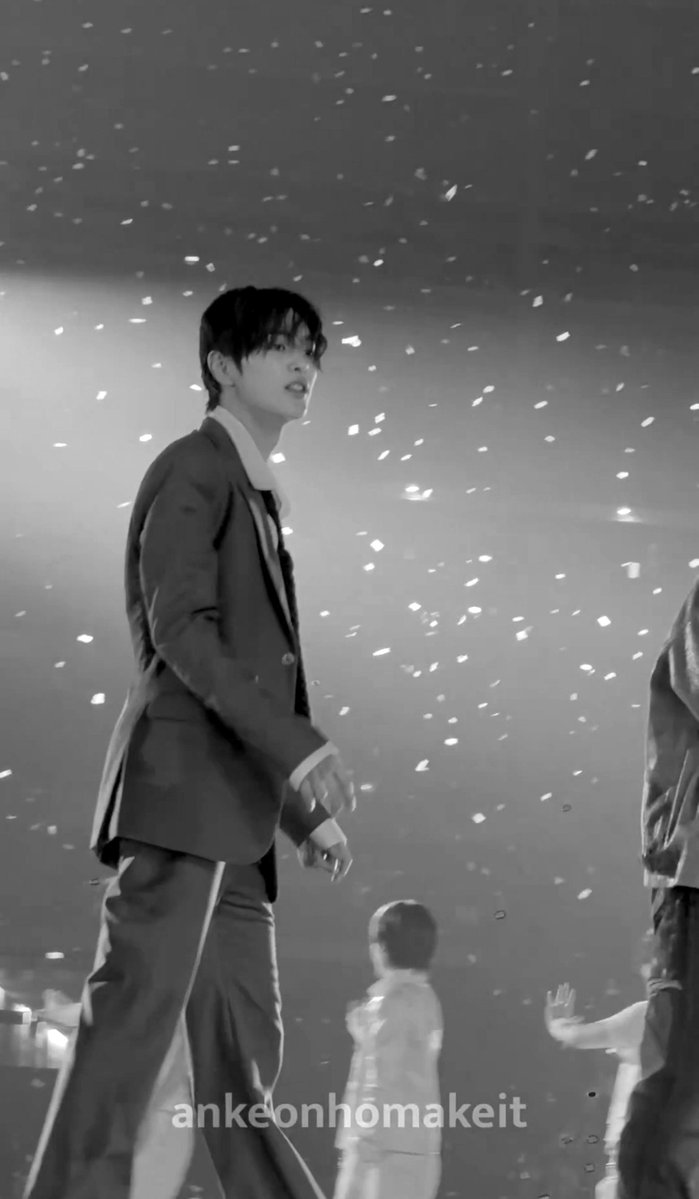 IKEONICSTAR's tweet photo. Tall, handsome and young https://t.co/TCoI0wwU95