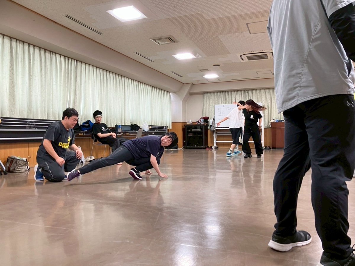 wararaira12's tweet photo. 場当たりでした⭐️

顔合わせから今日まで時間が一緒だった！

あとは、皆さんのお力を借りて
最高のすたぁじあを完成させます！

明日の初日、
一緒に楽しみましょ😊🎵

劇場までの道順動画あげようと思ったのに
ブレ過ぎて使えんかった(´；Д；`)

皆さんお気をつけてお越しください🙇‍♀️

#すたぁじあ https://t.co/fx3mngAZcP